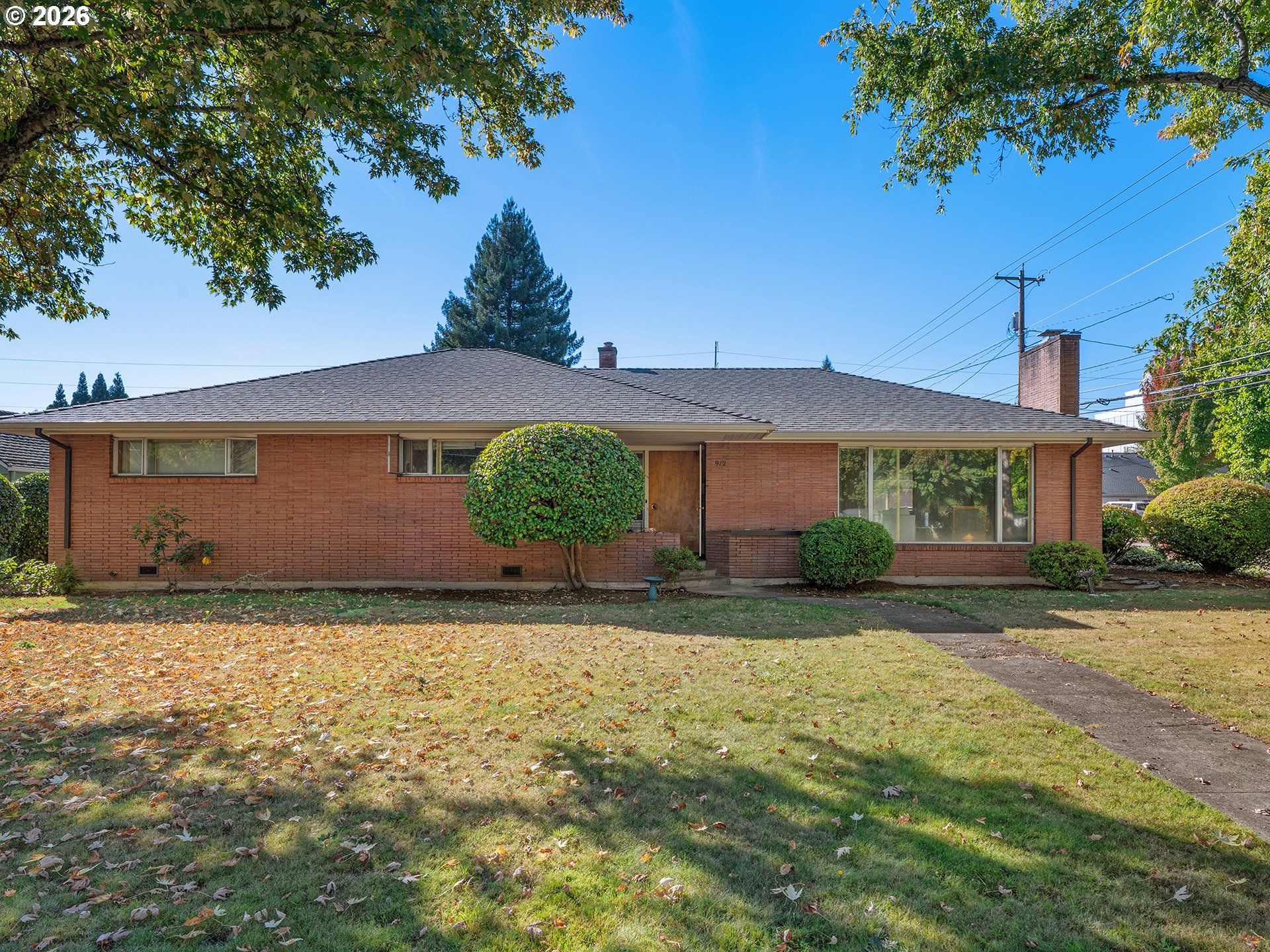 912 E MAIN ST
