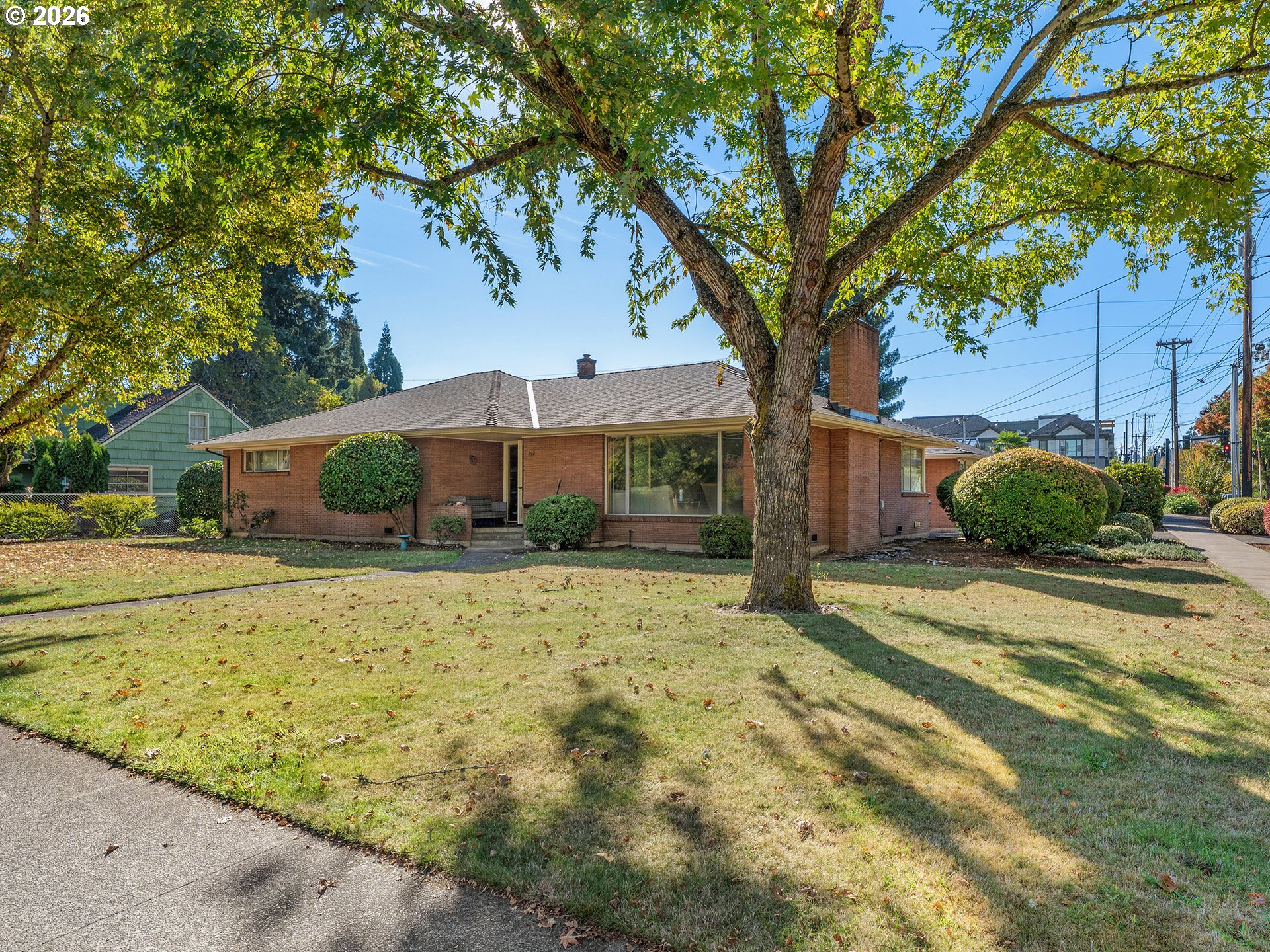 912 E MAIN ST