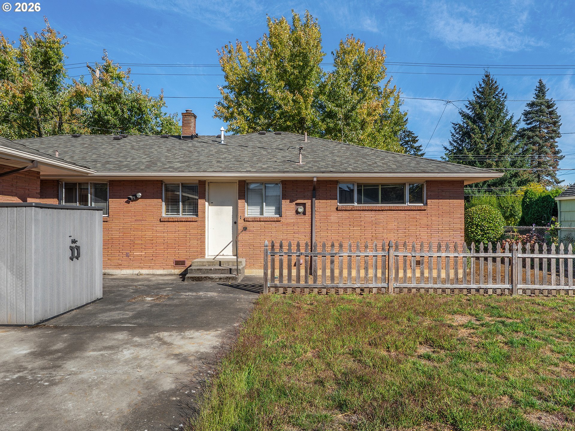 912 E MAIN ST