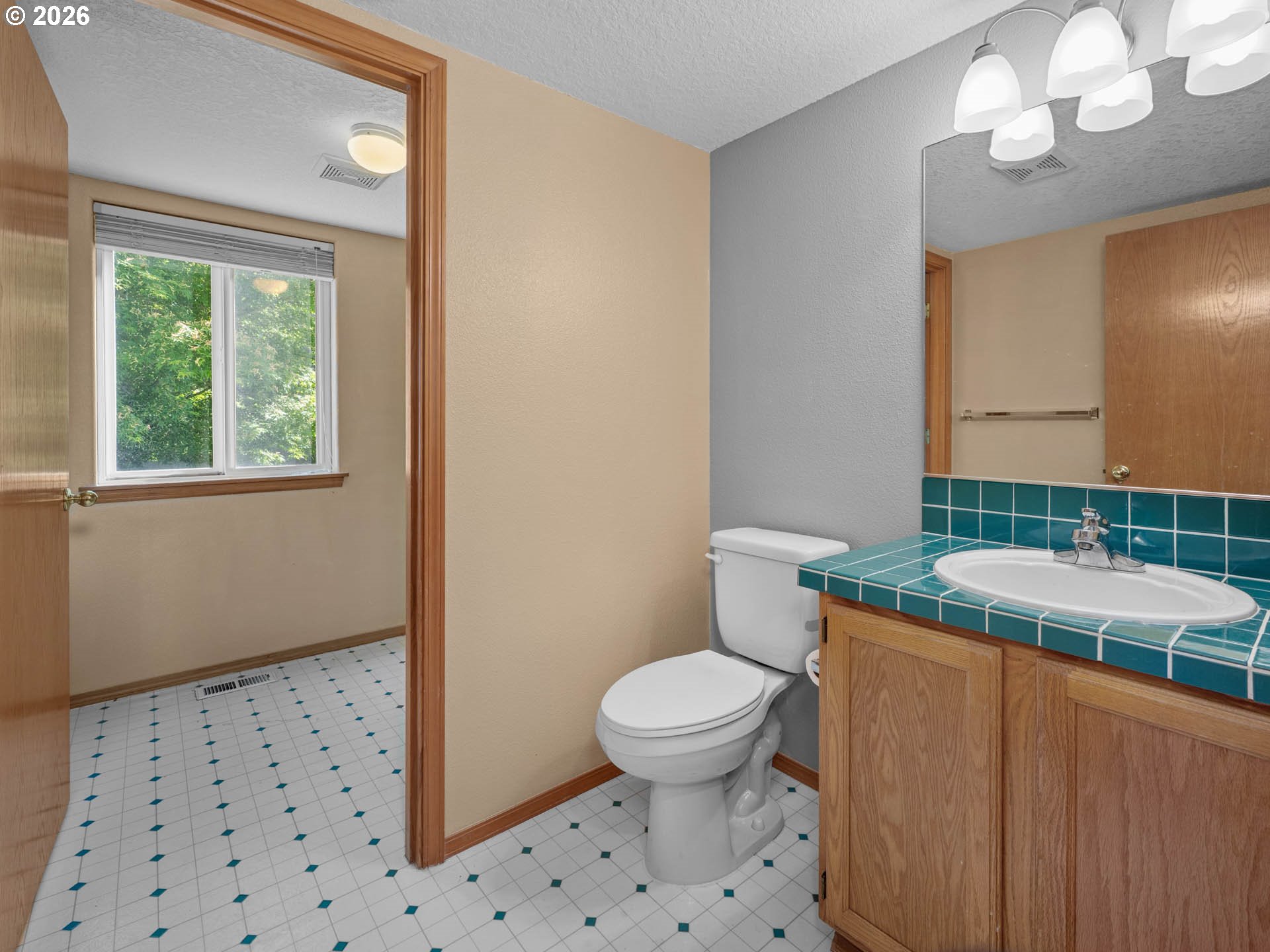 2082 NE 2ND AVE