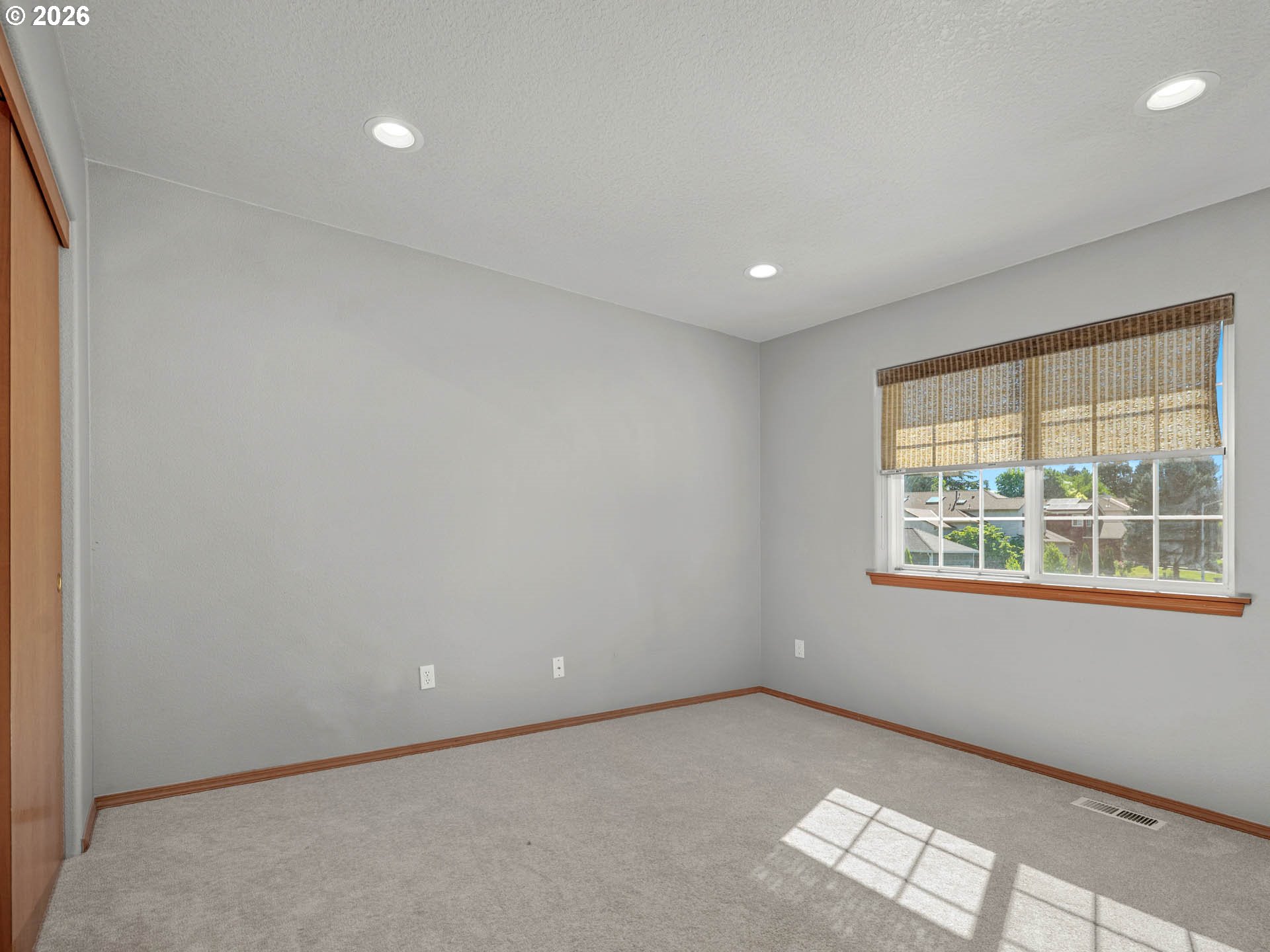 2082 NE 2ND AVE