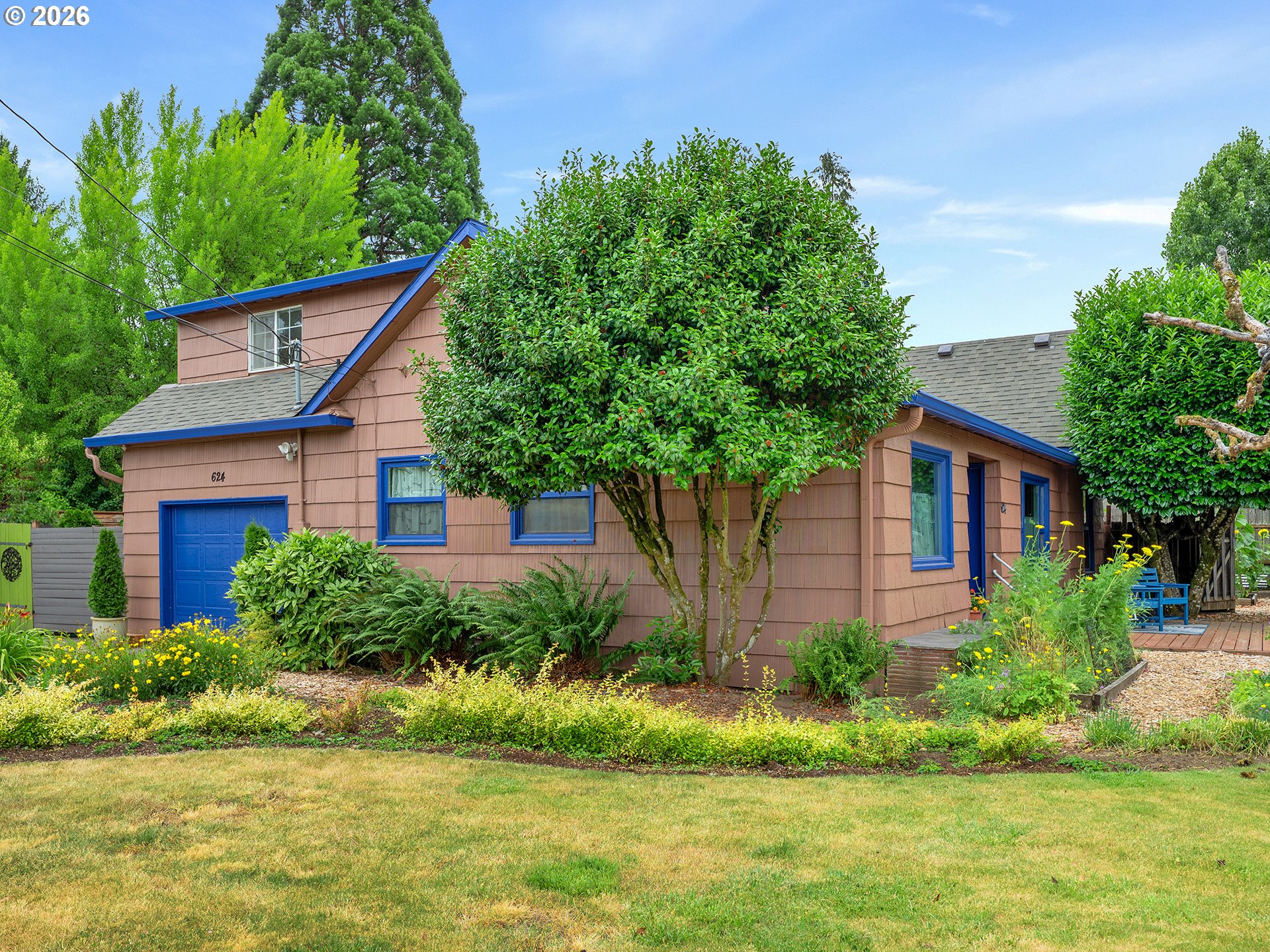 624 NE EDISON ST
