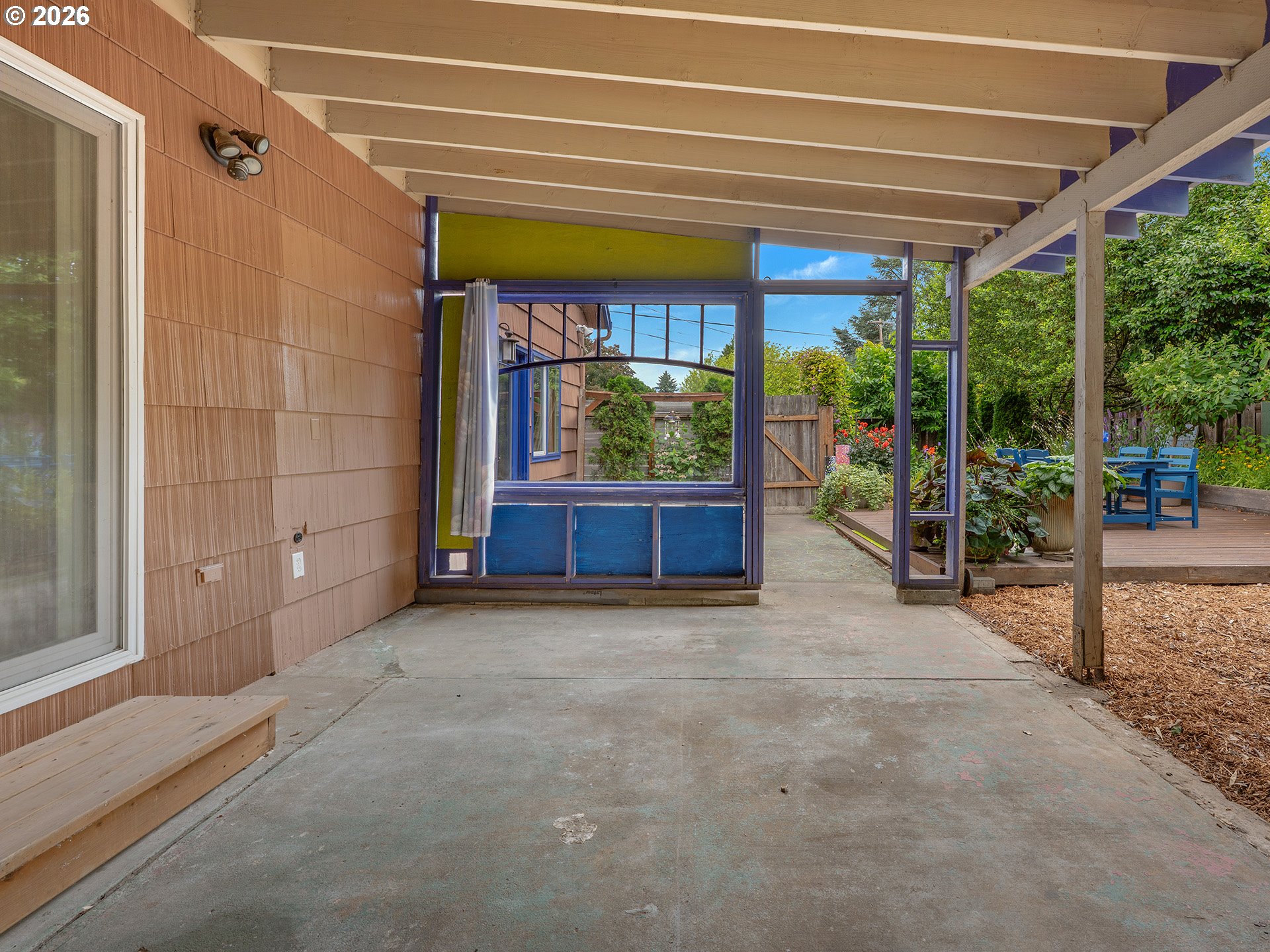 624 NE EDISON ST