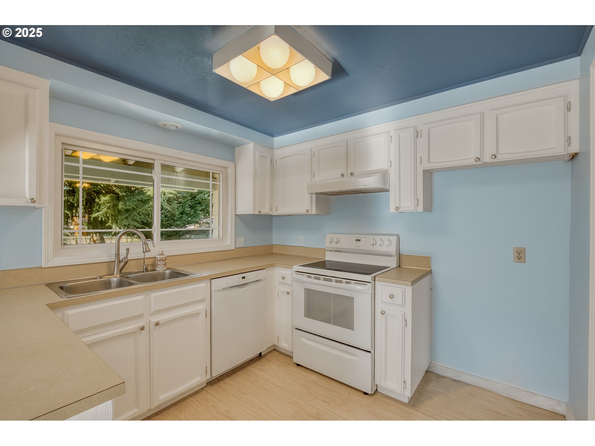 329 NE 20TH PL