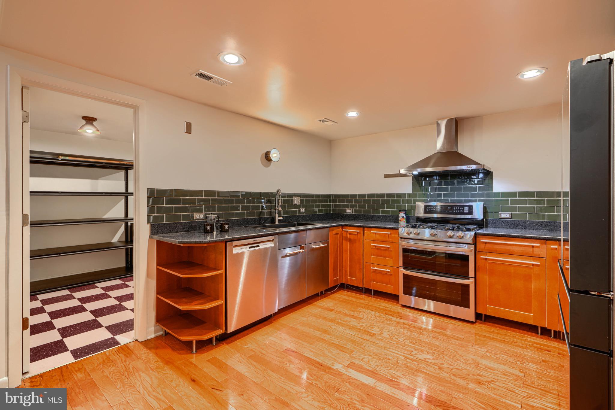 715 LOVEGROVE