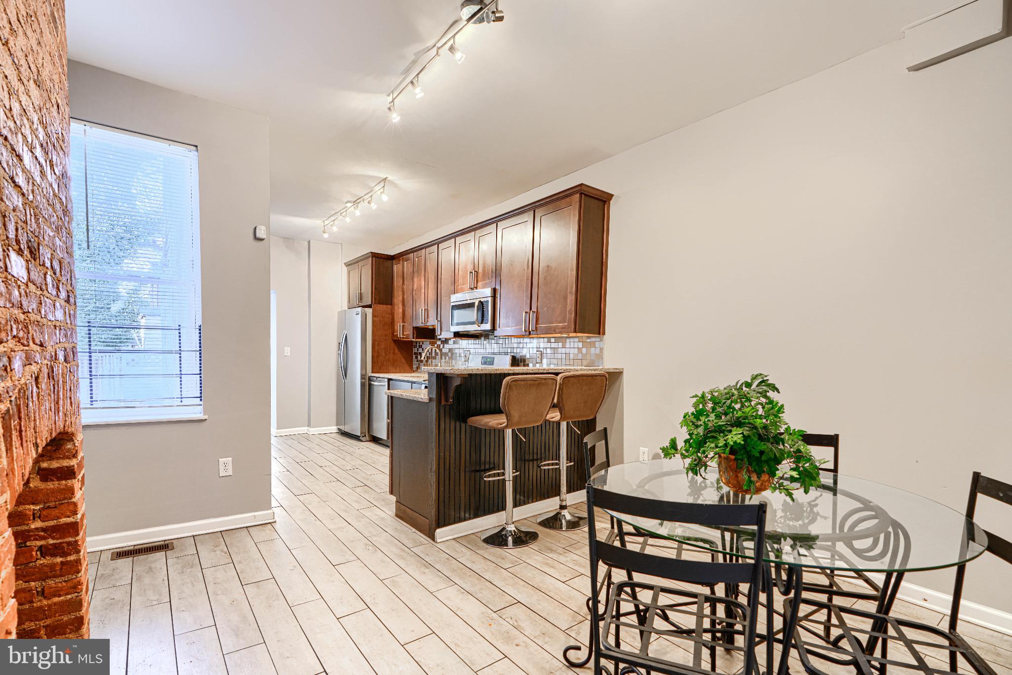 1410 E OLIVER STREET