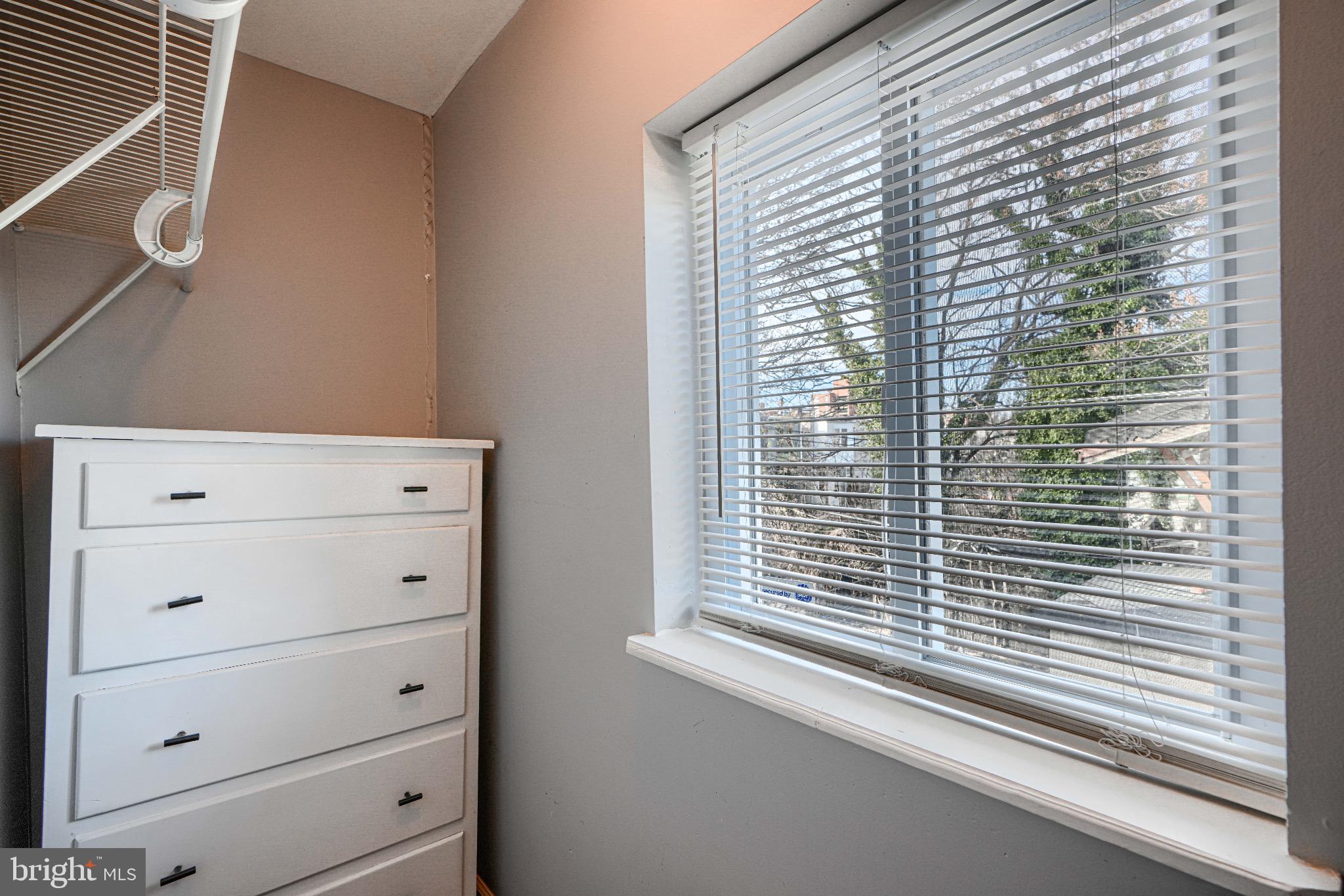 1410 E OLIVER STREET