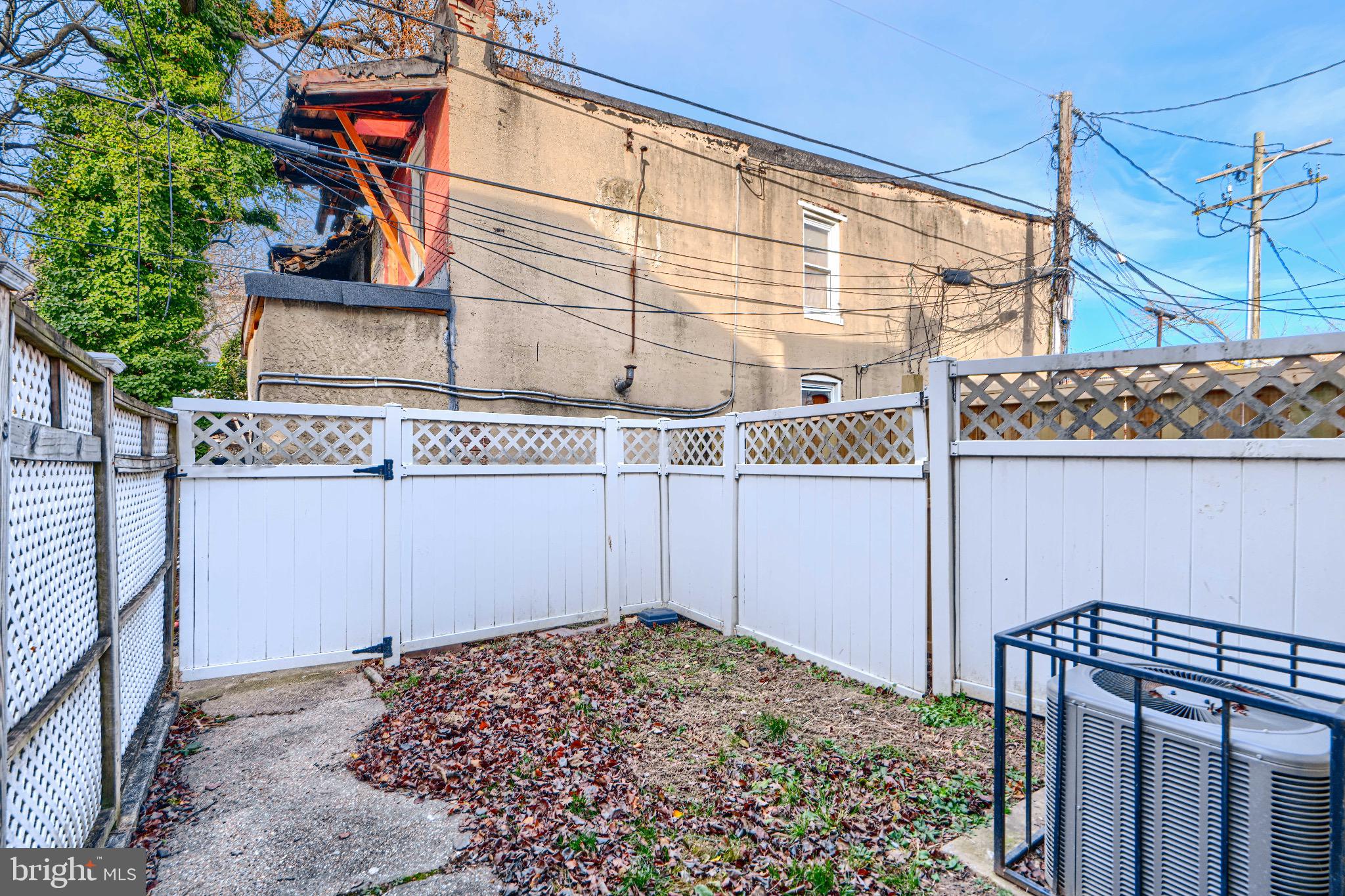 1410 E OLIVER STREET