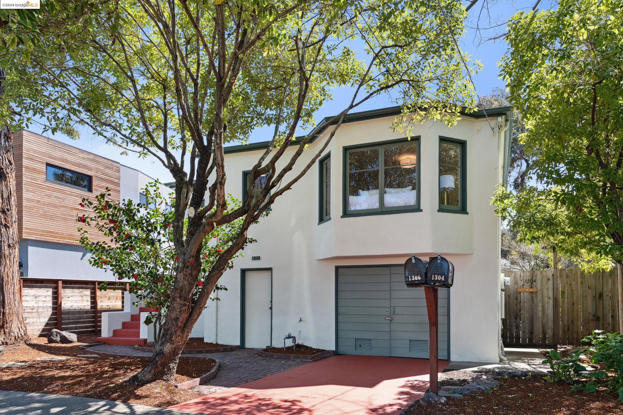 1306 Haskell St