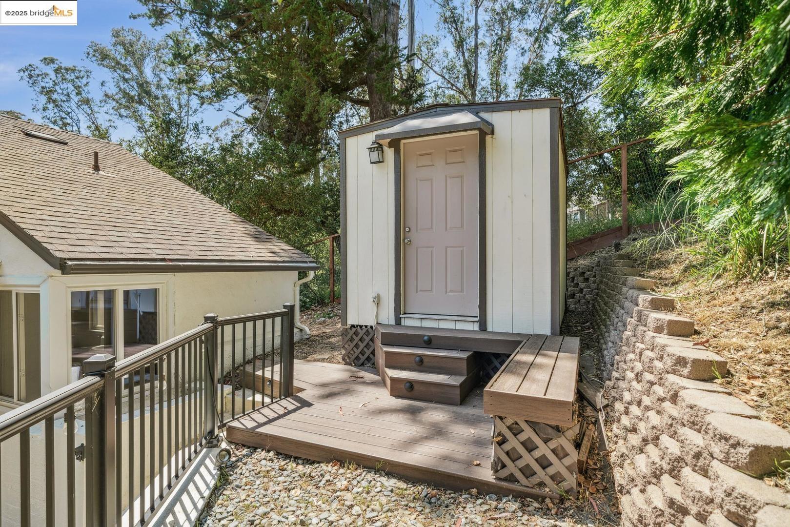 1684 Arrowhead DR
