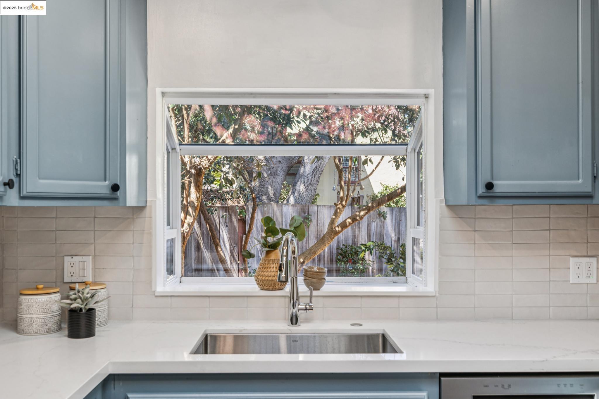 1635 Ocean View