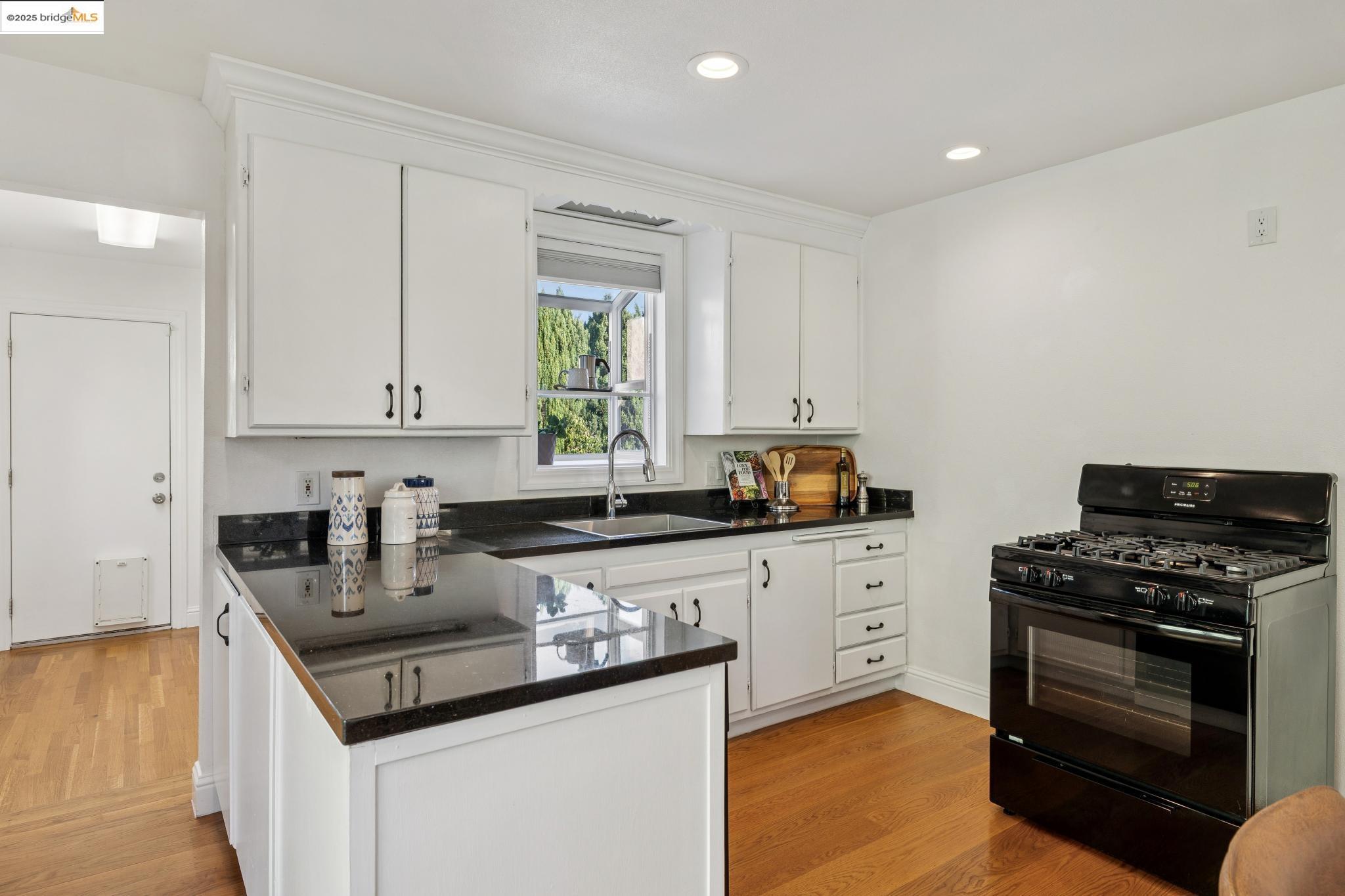 3162 Sydney WAY