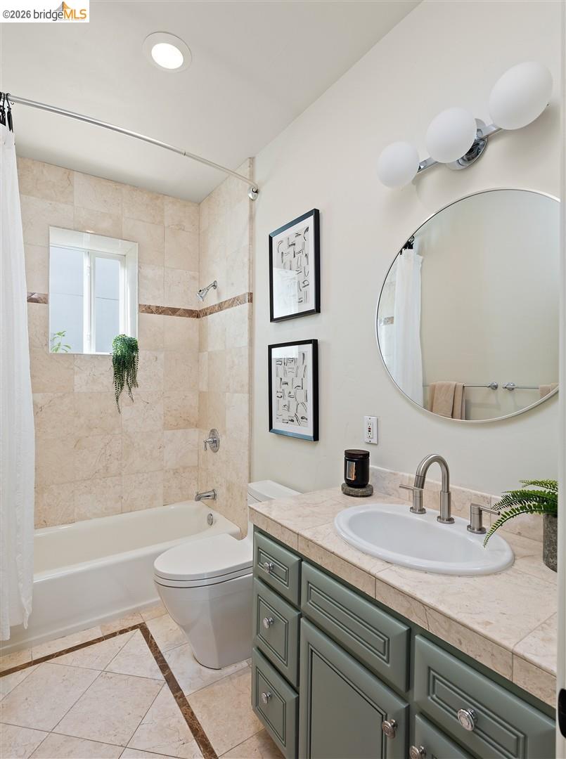 6577 Glen Oaks Way