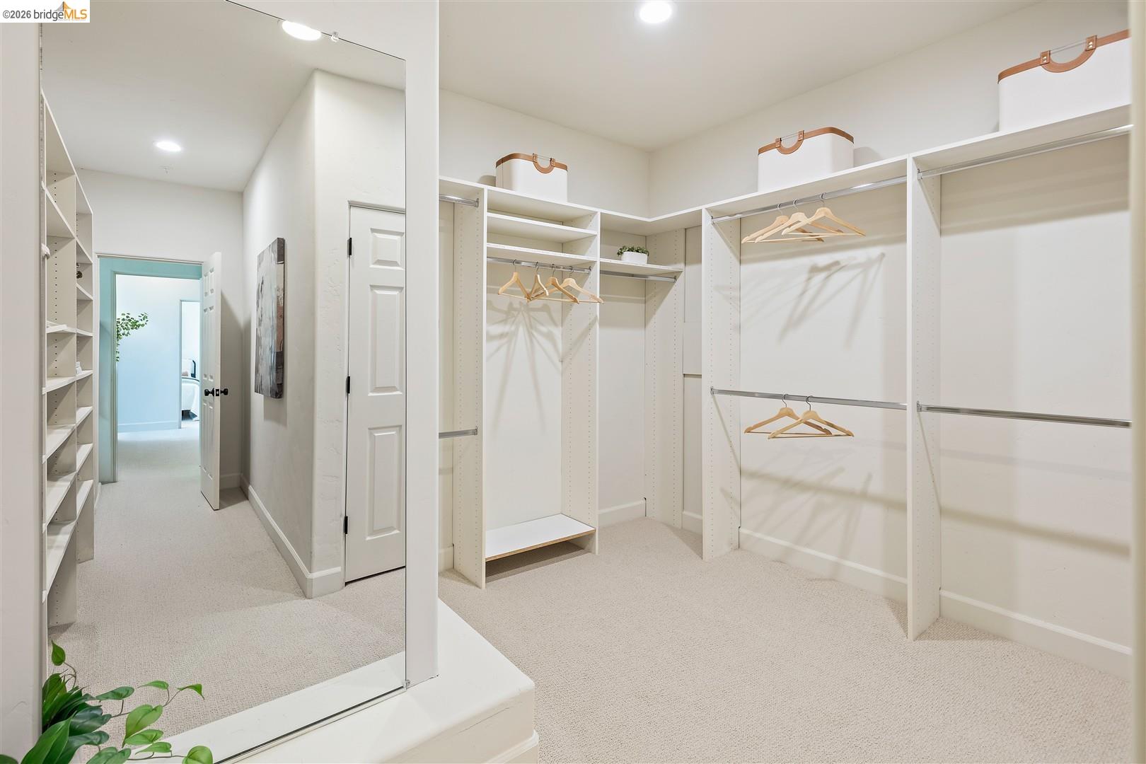 6577 Glen Oaks Way