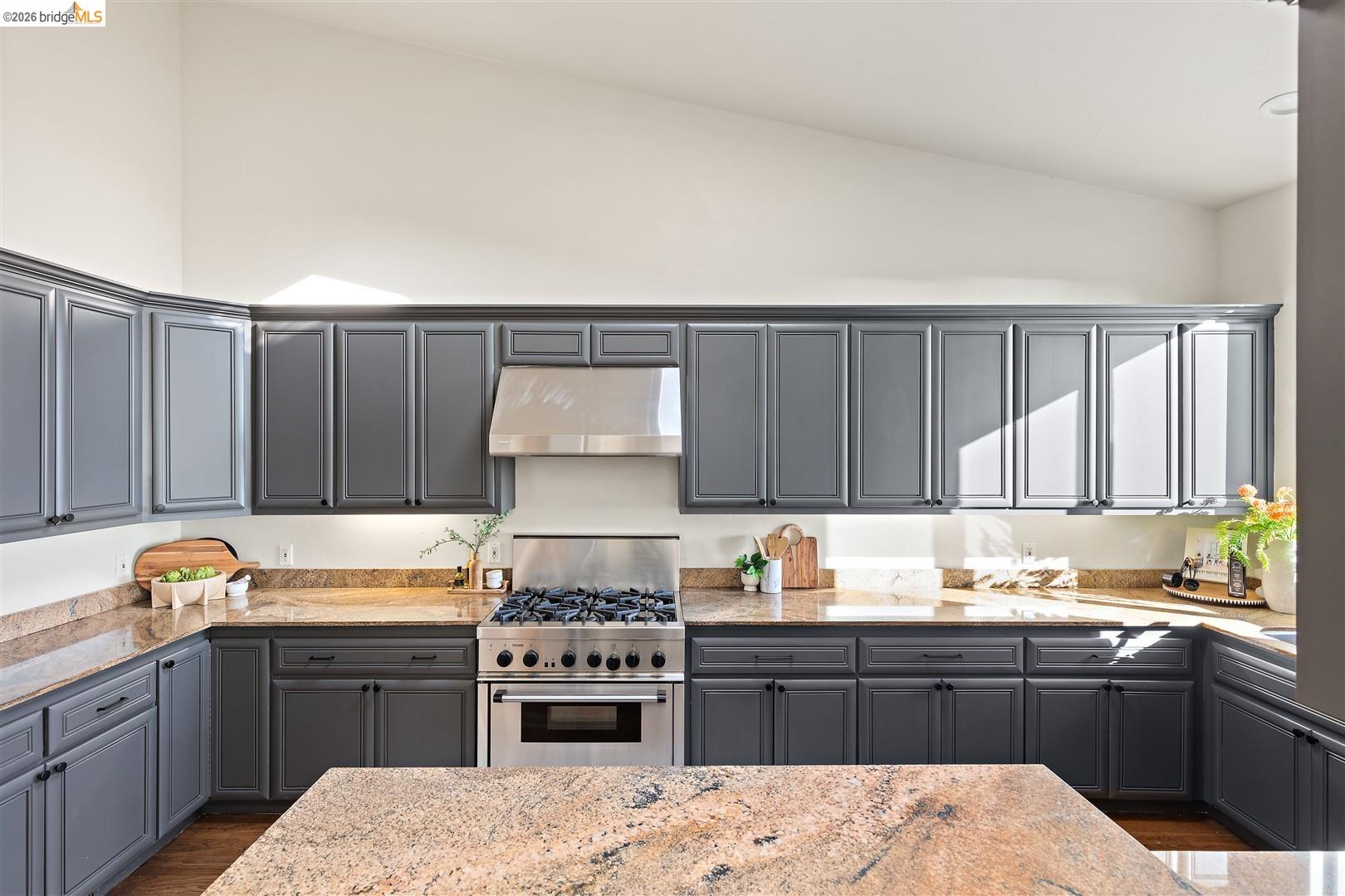 6577 Glen Oaks Way