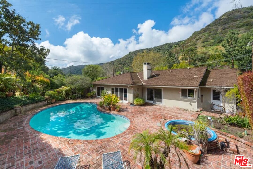 3480 MANDEVILLE CANYON RD