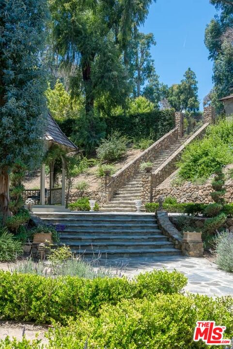 1957 MANDEVILLE CANYON RD