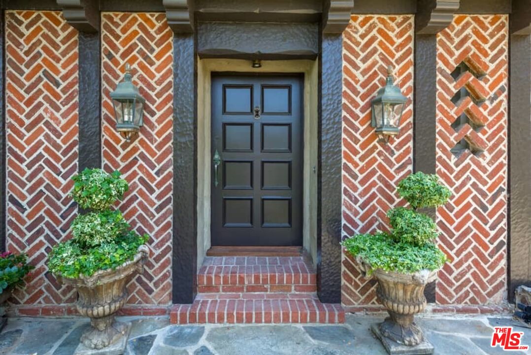 1957 MANDEVILLE CANYON RD