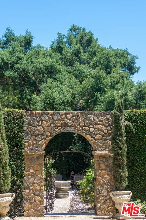 1957 MANDEVILLE CANYON RD