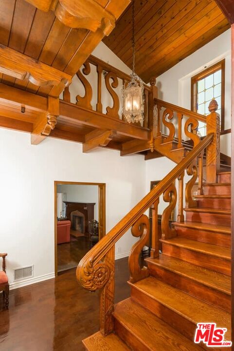 1957 MANDEVILLE CANYON RD