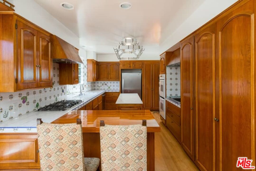 1957 MANDEVILLE CANYON RD