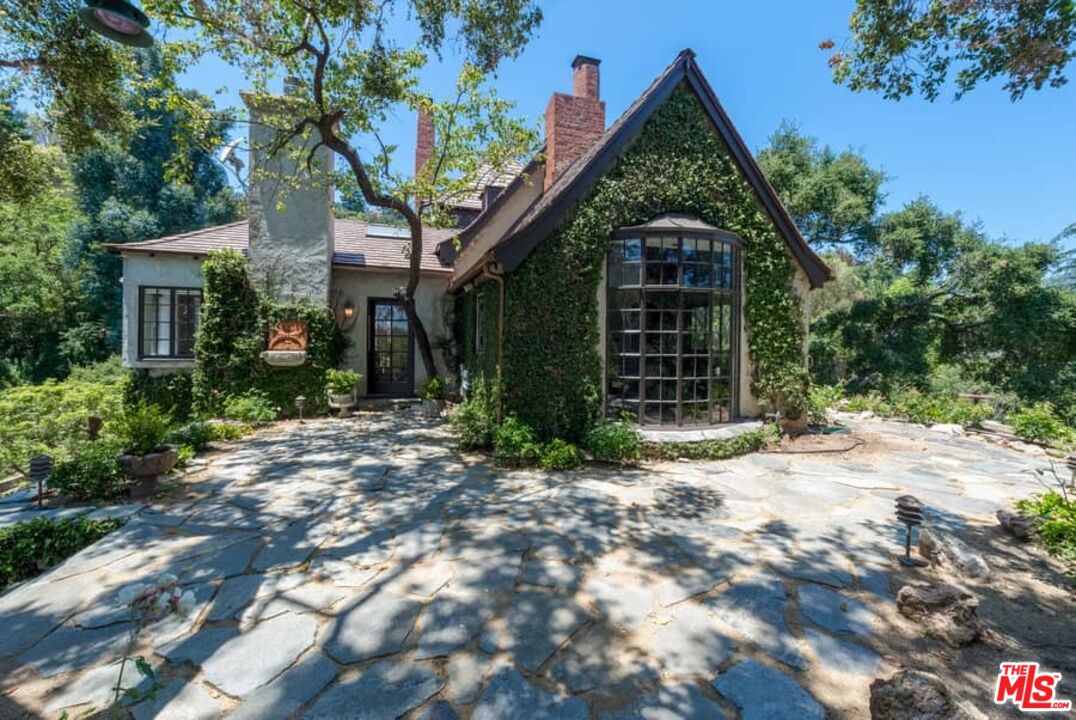 1957 MANDEVILLE CANYON RD