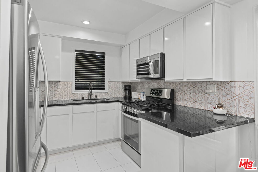 11646 Chenault St Unit: 2