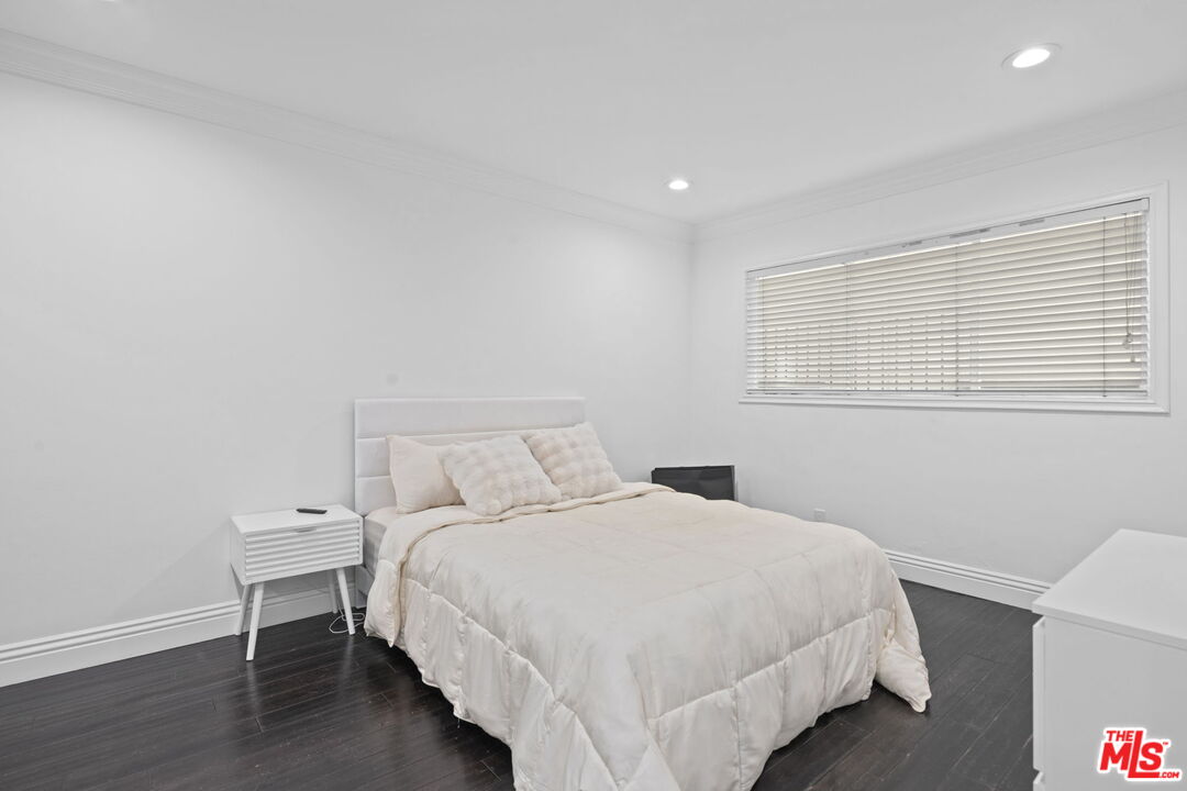 11646 Chenault St Unit: 2