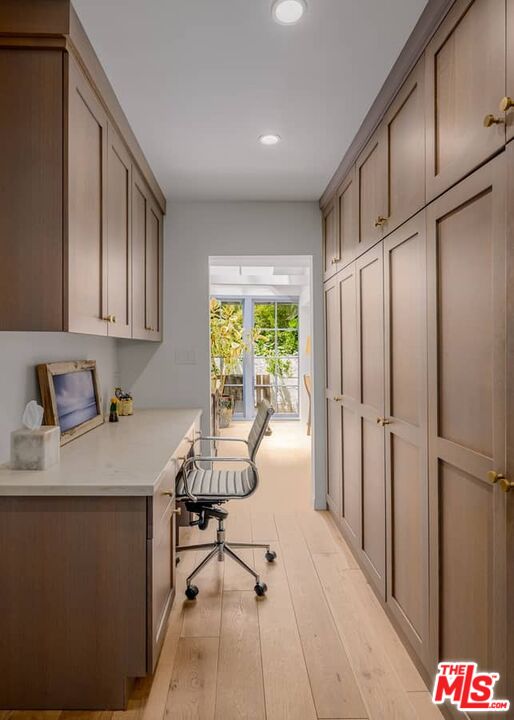 3266 Mandeville Canyon Rd