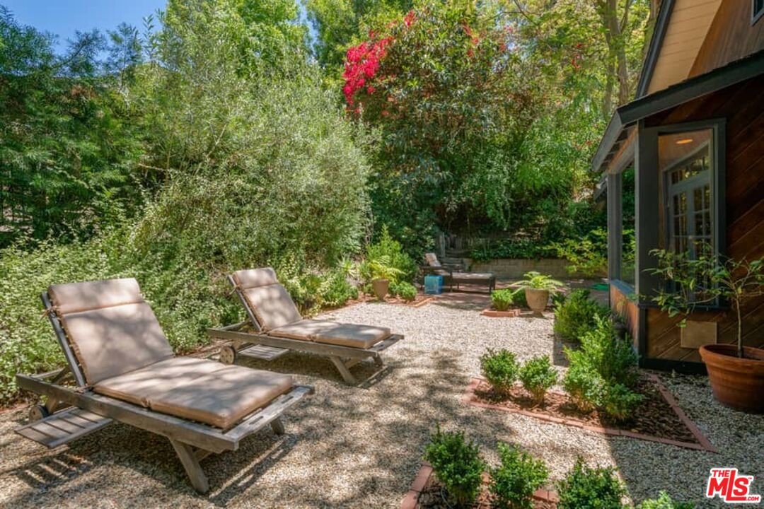 3266 Mandeville Canyon Rd