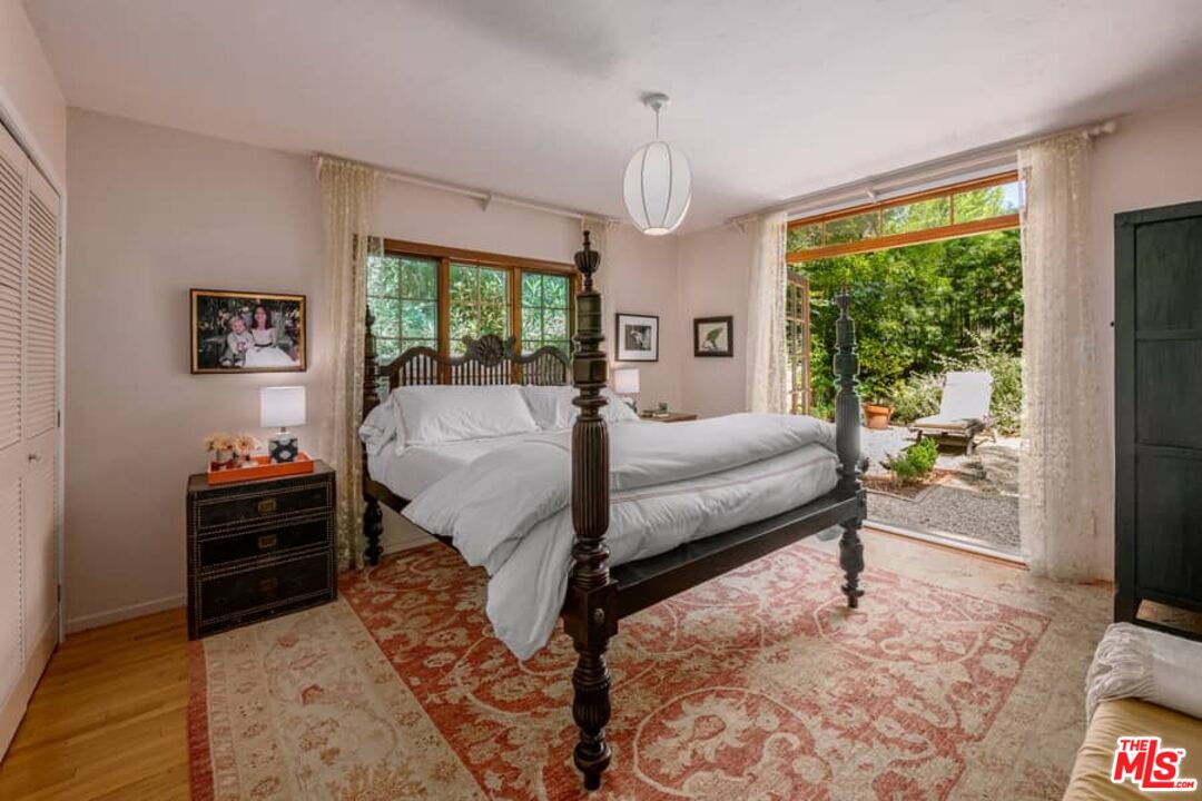 3266 Mandeville Canyon Rd