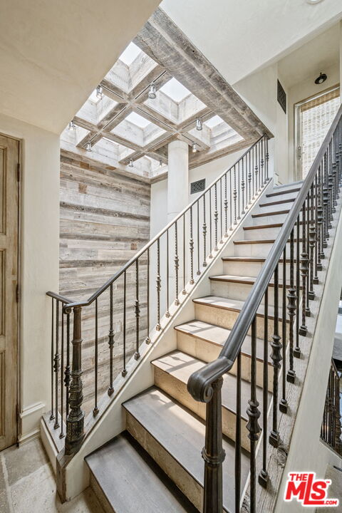 2408 34th St Unit: 4