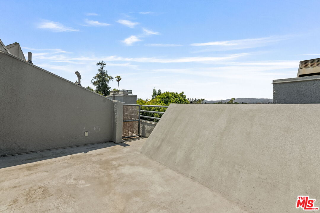 2408 34th St Unit: 4