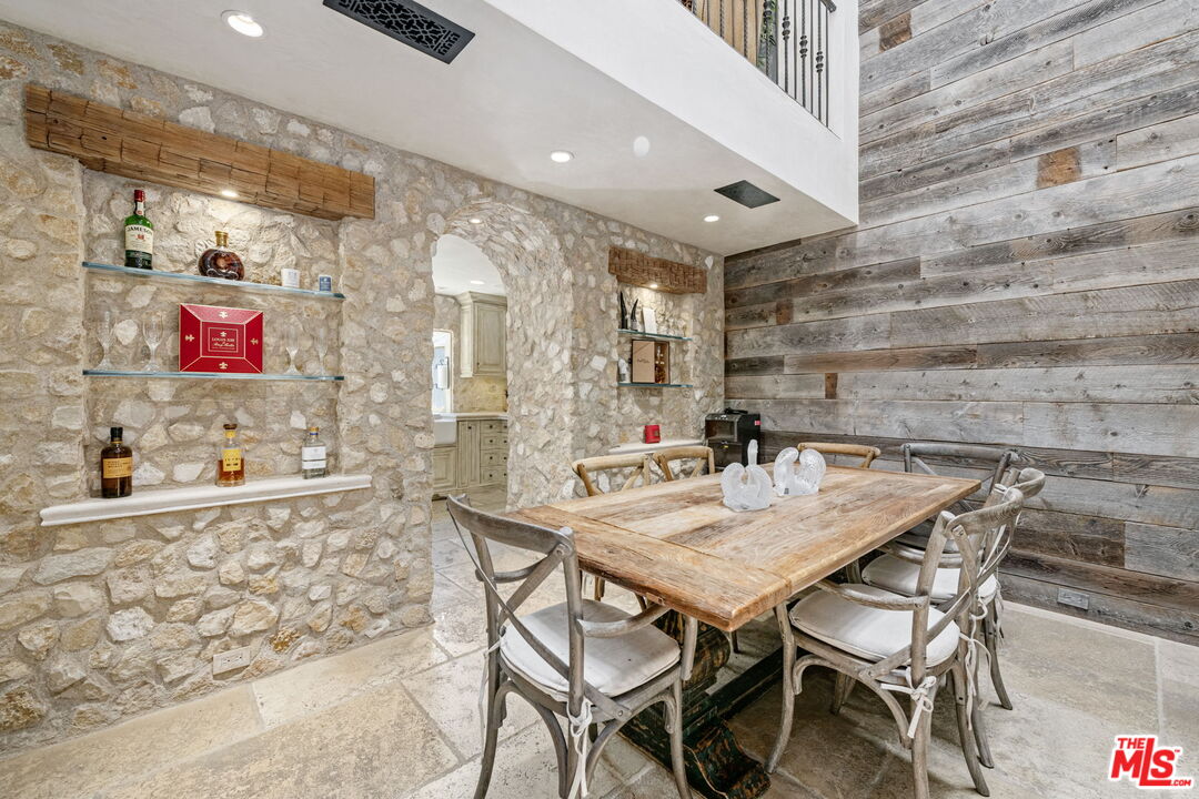 2408 34th St Unit: 4