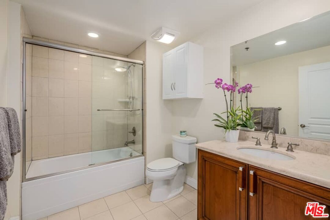 10617 EASTBORNE AVE Unit: PH2