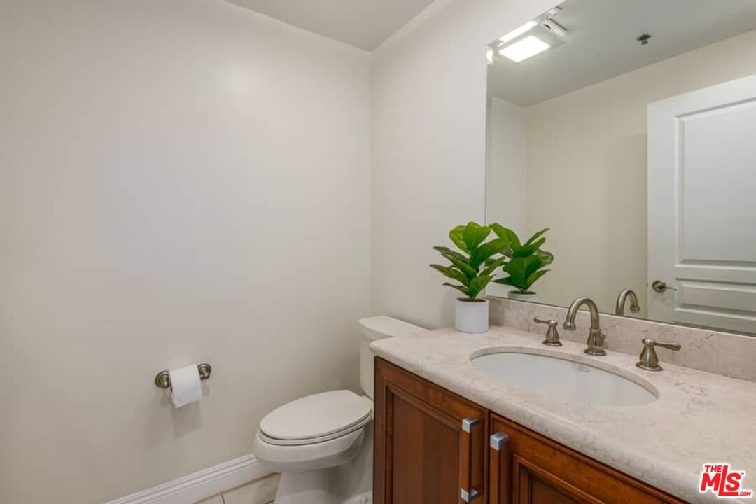 10617 EASTBORNE AVE Unit: PH2