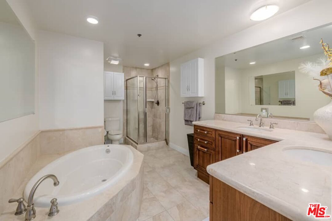 10617 EASTBORNE AVE Unit: PH2