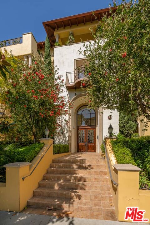 10617 EASTBORNE AVE Unit: PH2