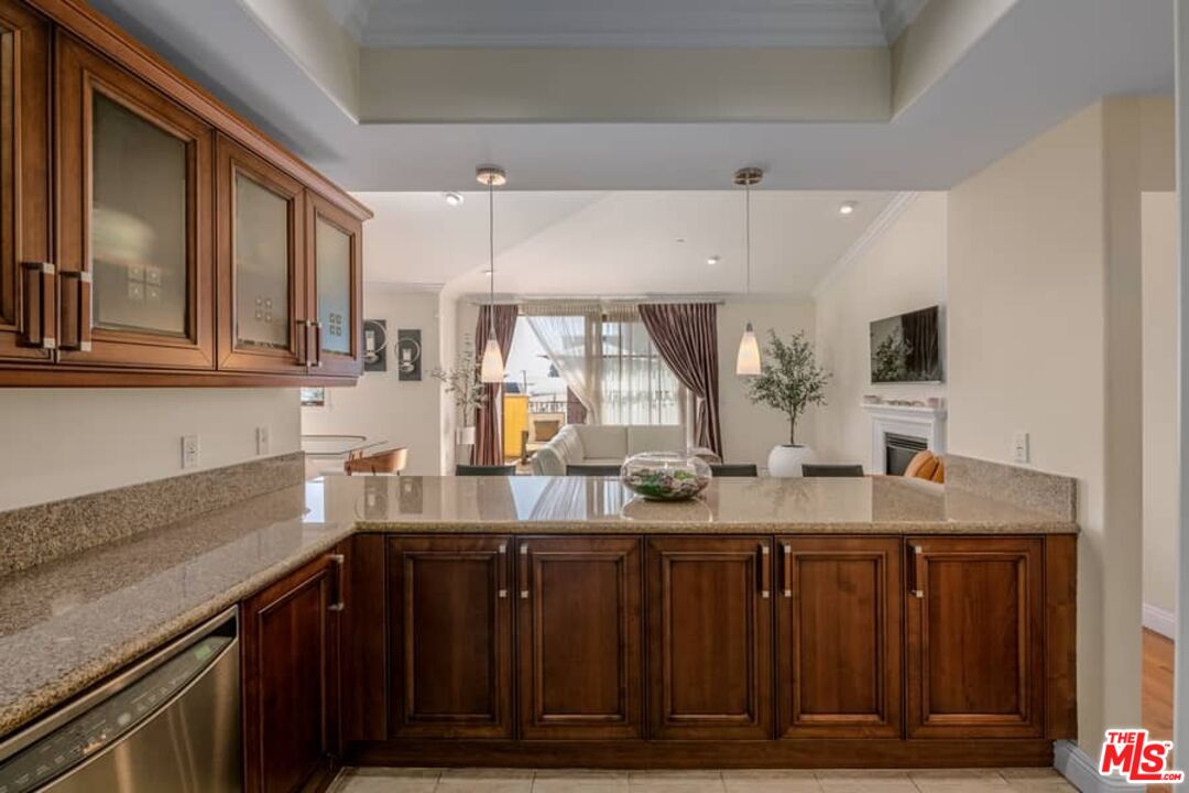 10617 EASTBORNE AVE Unit: PH2