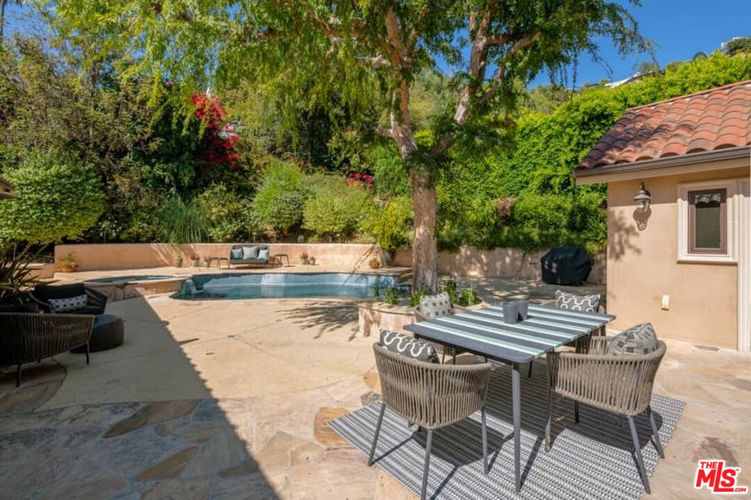 9545 Dalegrove Dr