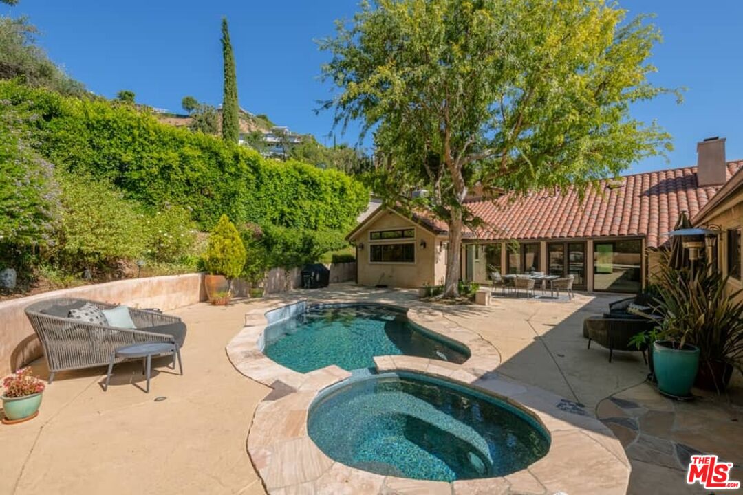 9545 Dalegrove Dr