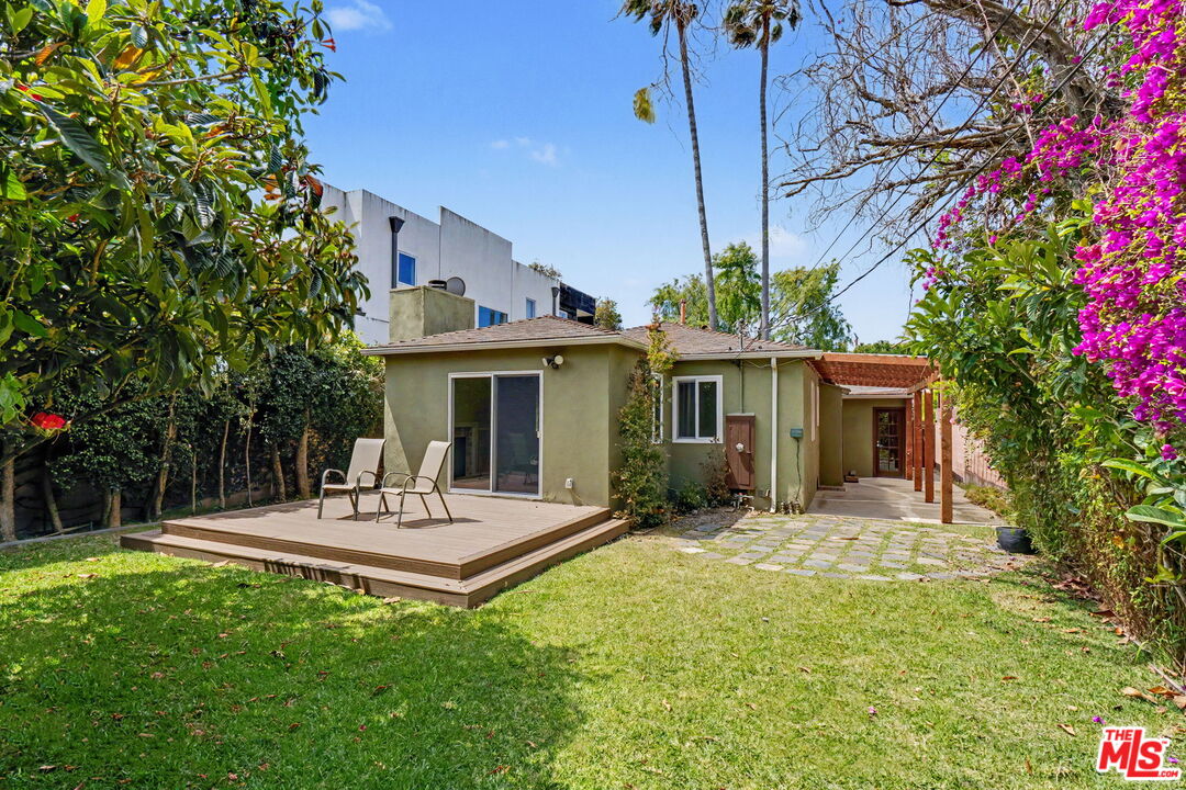 3542 Greenwood Ave
