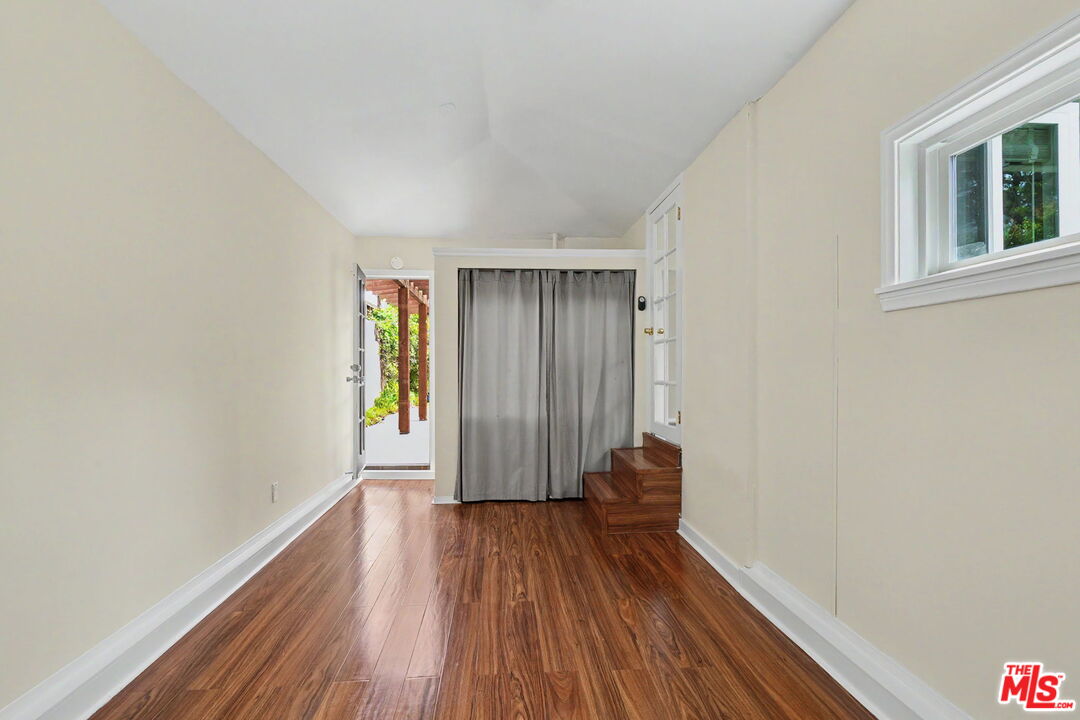 3542 Greenwood Ave