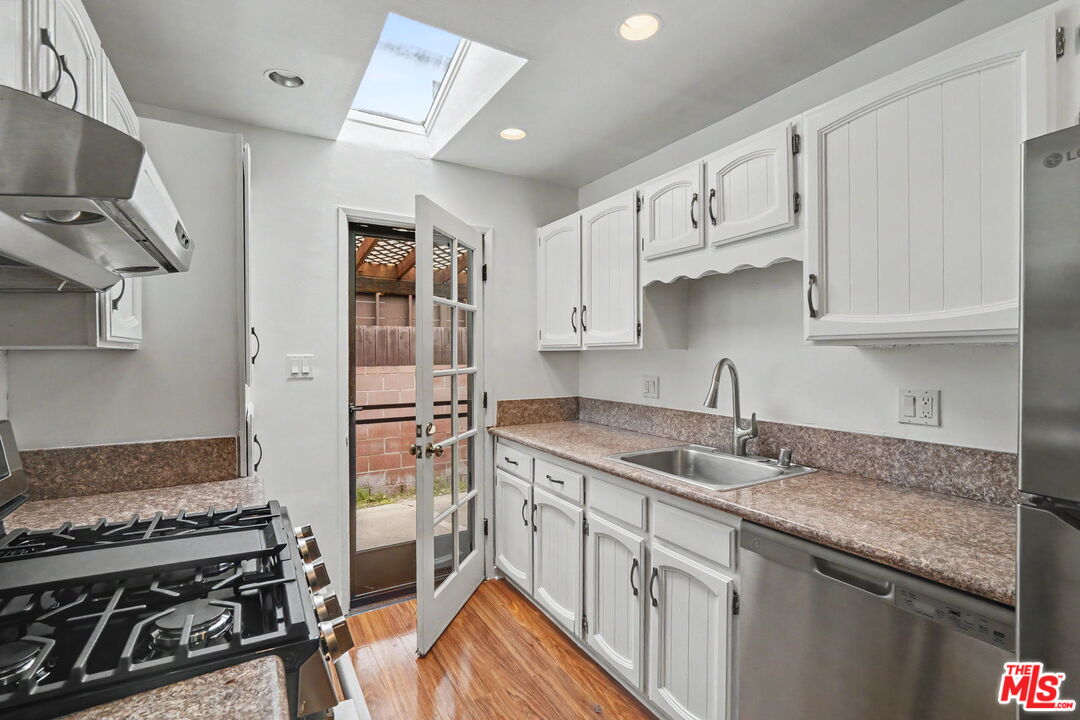 3542 Greenwood Ave