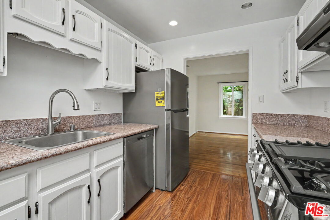 3542 Greenwood Ave