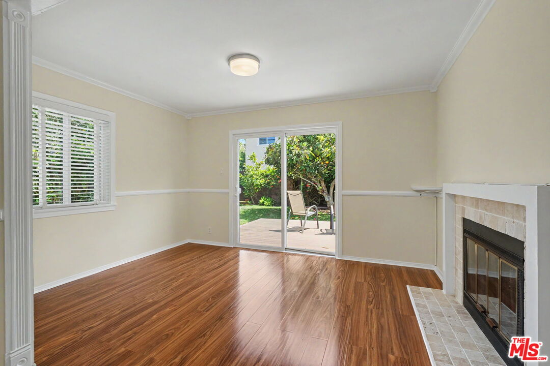 3542 Greenwood Ave