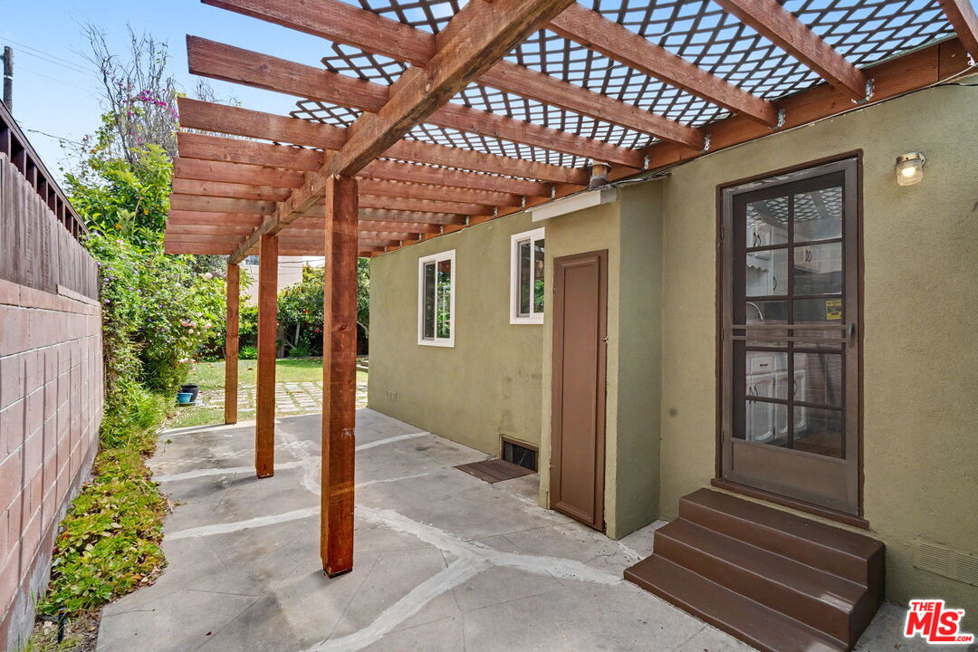 3542 Greenwood Ave
