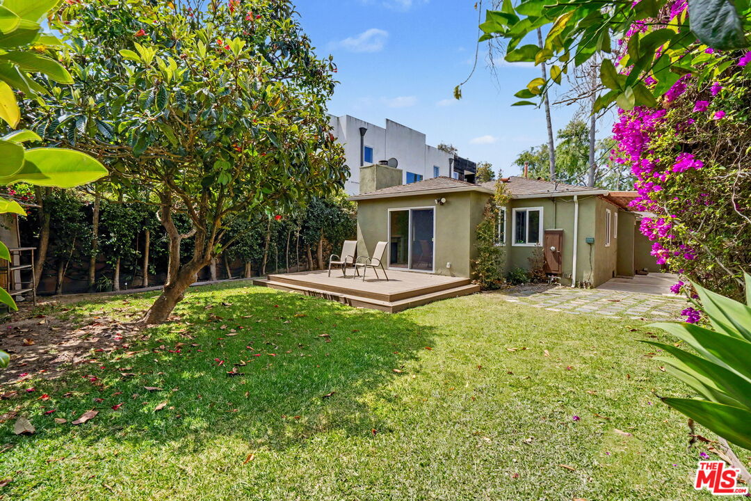 3542 Greenwood Ave