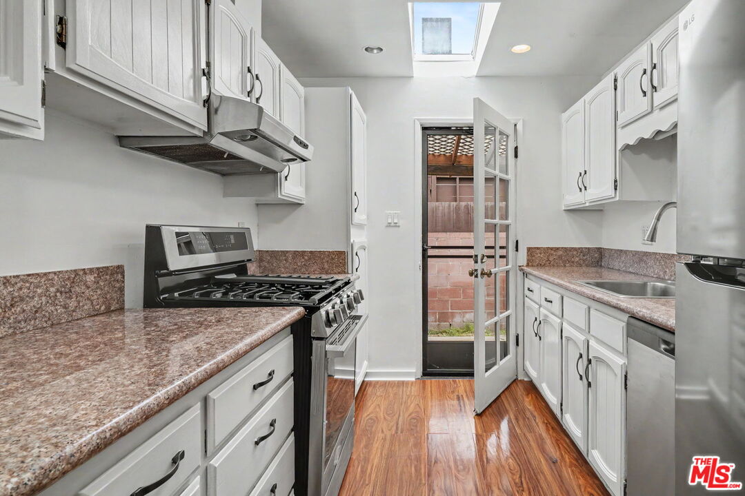 3542 Greenwood Ave