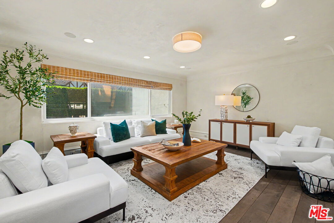 2408 34th St Unit: 4